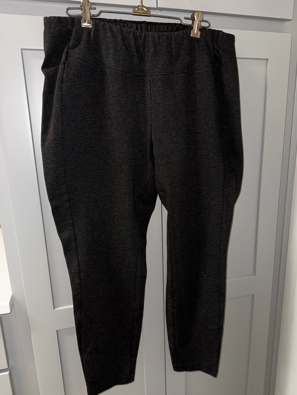 Women's gray strength Pull-On leggings.